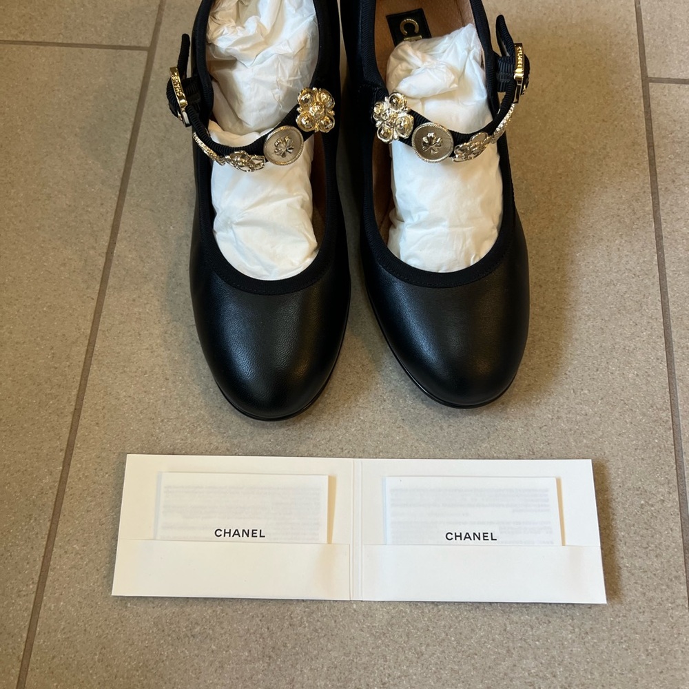 CHANEL Mary Jane - Picture 5 of 9